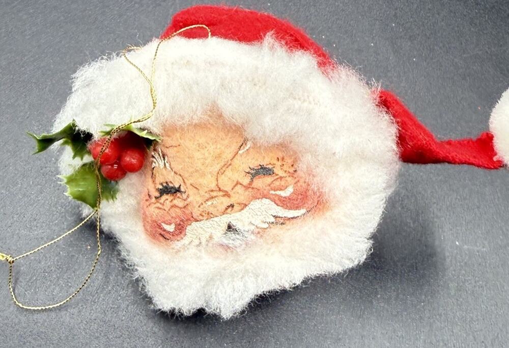 Annalee Dolls - 1988 Santa Smiling Head with Holly Christmas Tree Ornament Lo16